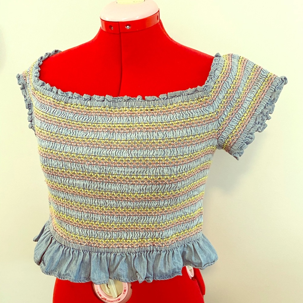 Zig zag off the shoulder crop